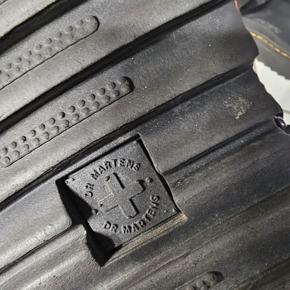 Dr Martens x Hello Kitty Platform Sandals - Picture 3 of 4